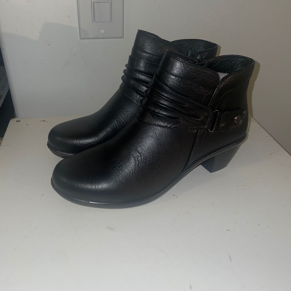 Easy Street Strap Ankle Boots Low Block Heel Side Zip Booties Womens 9.5N
